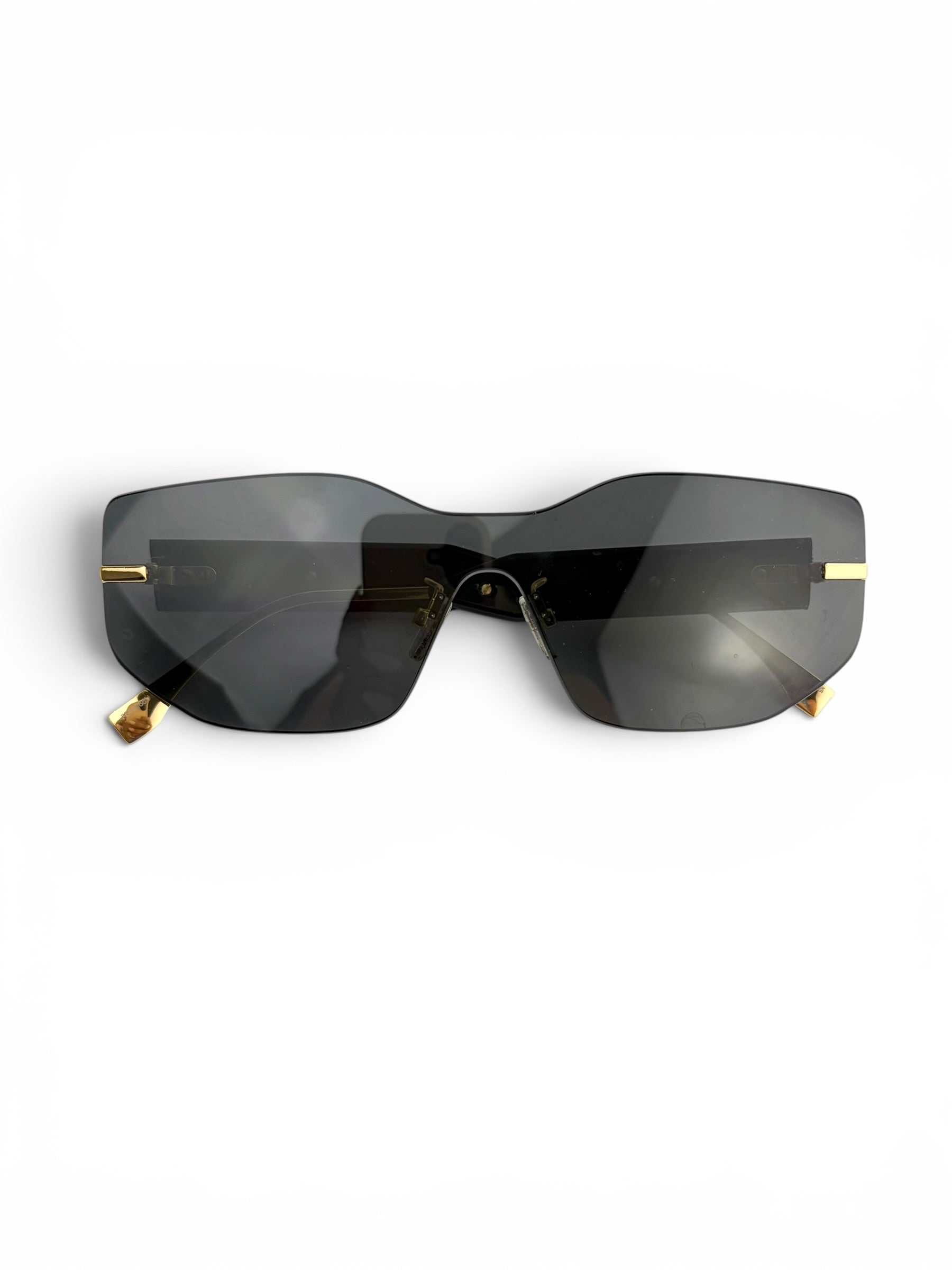 fendi-logo-sunglasses-in-box-0