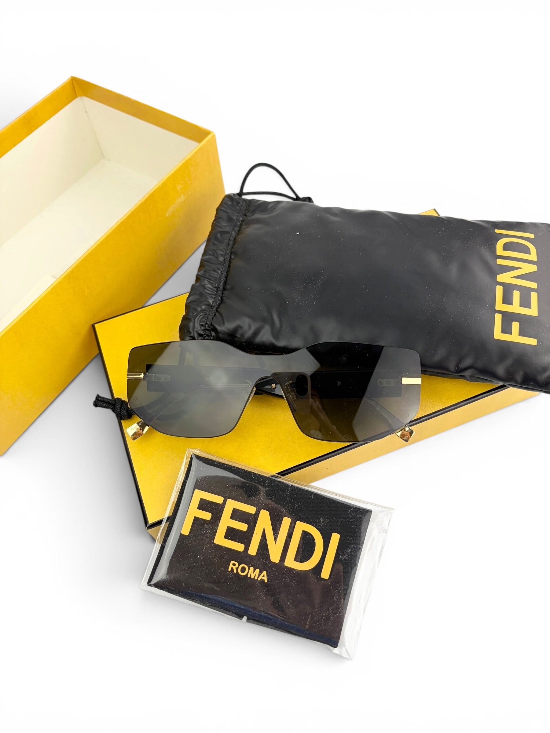 fendi-logo-sunglasses-in-box-1