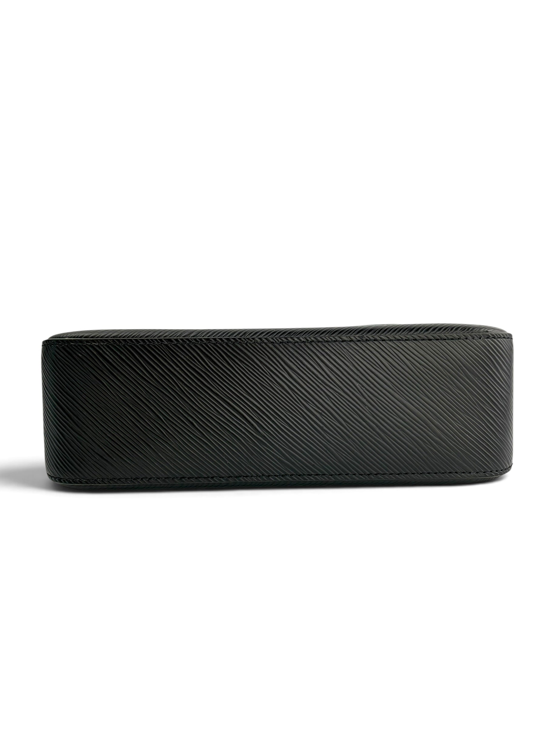 louis-vuitton-black-epi-marelle-two-way-5