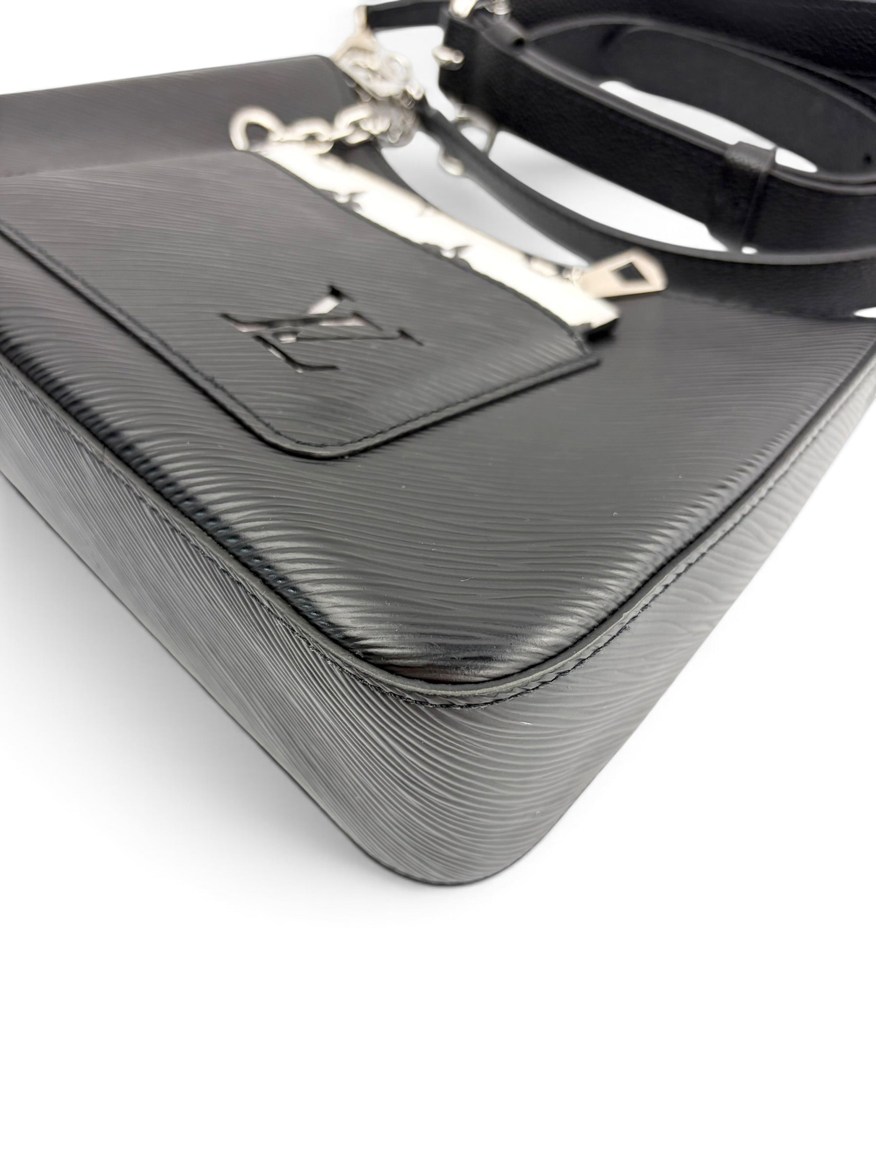 louis-vuitton-black-epi-marelle-two-way-7
