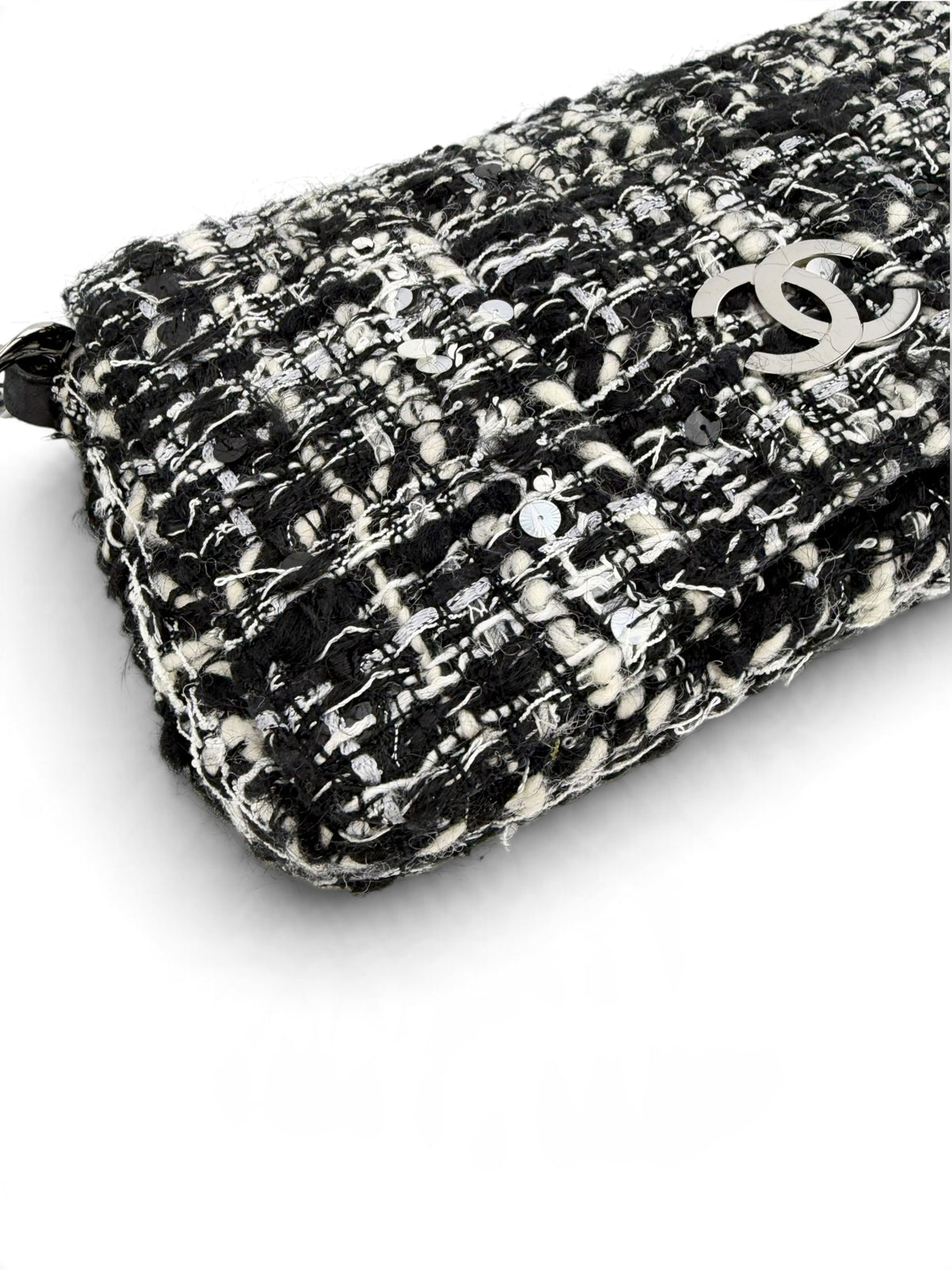 chanel-black---white-tweed-shoulder-bag-7