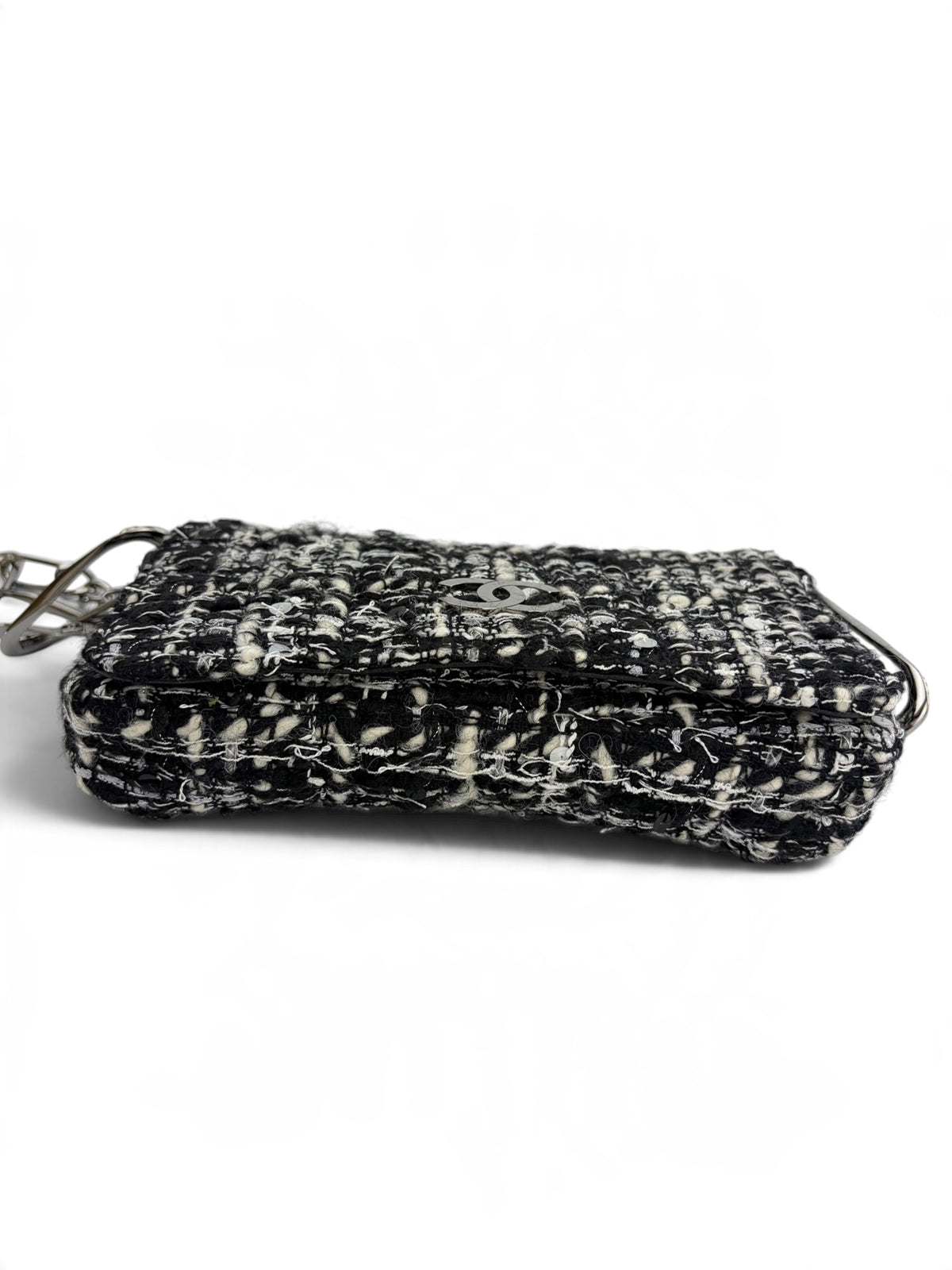chanel-black---white-tweed-shoulder-bag-5