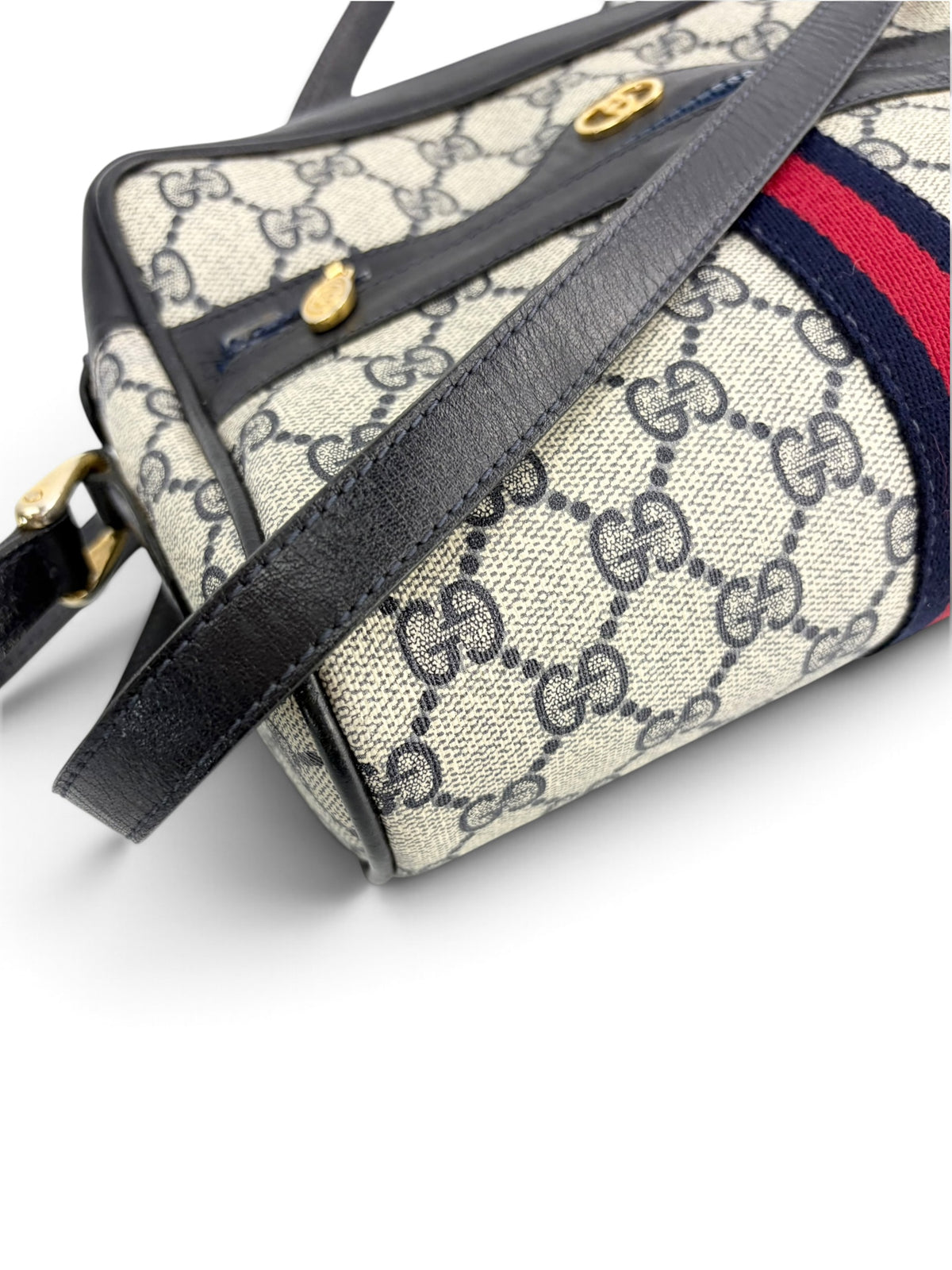 gucci-coated-monogram-supreme-sherry-line-crossbody-6