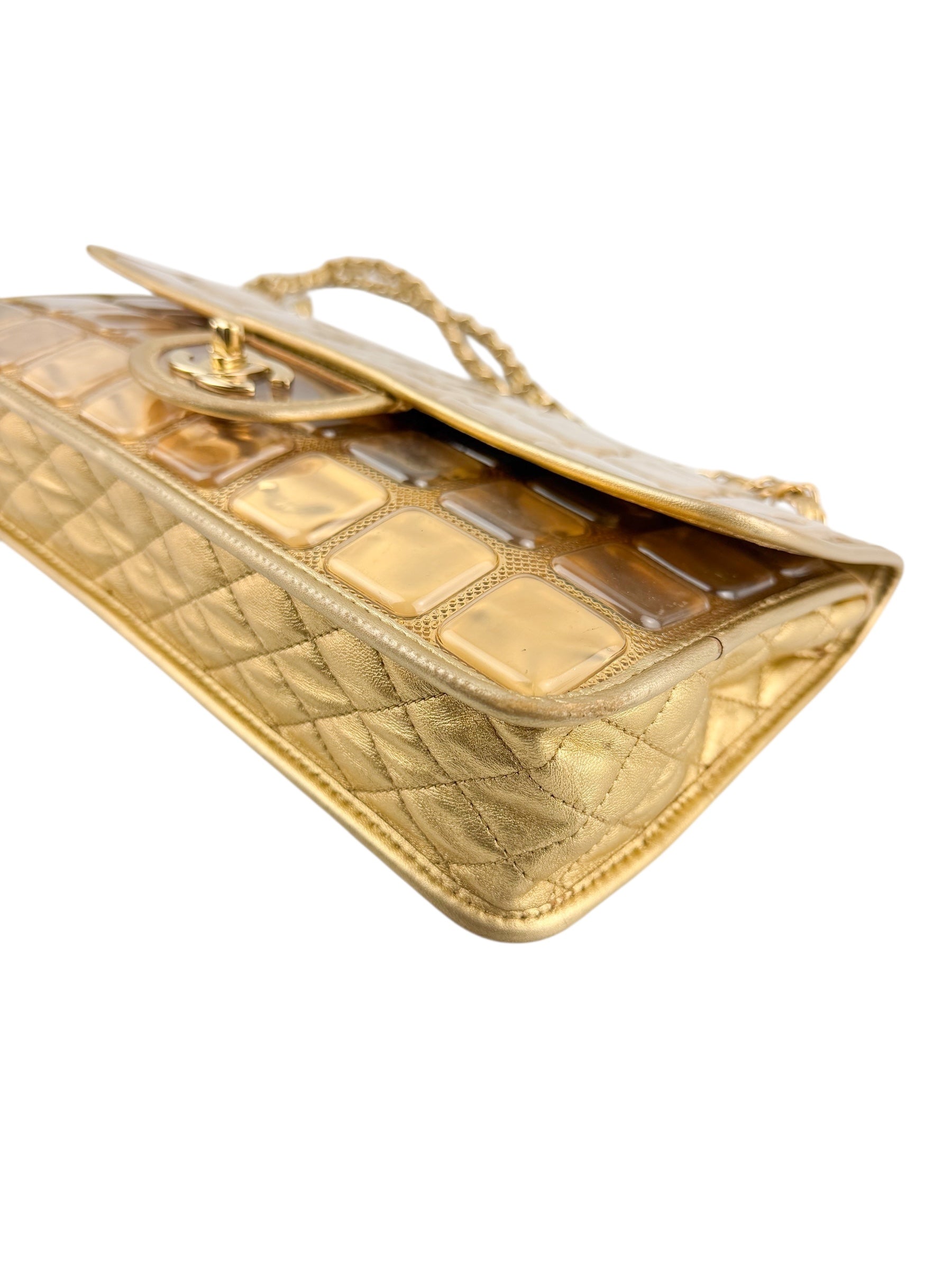 ice-cube-flap-bag-quilted-vinyl-5