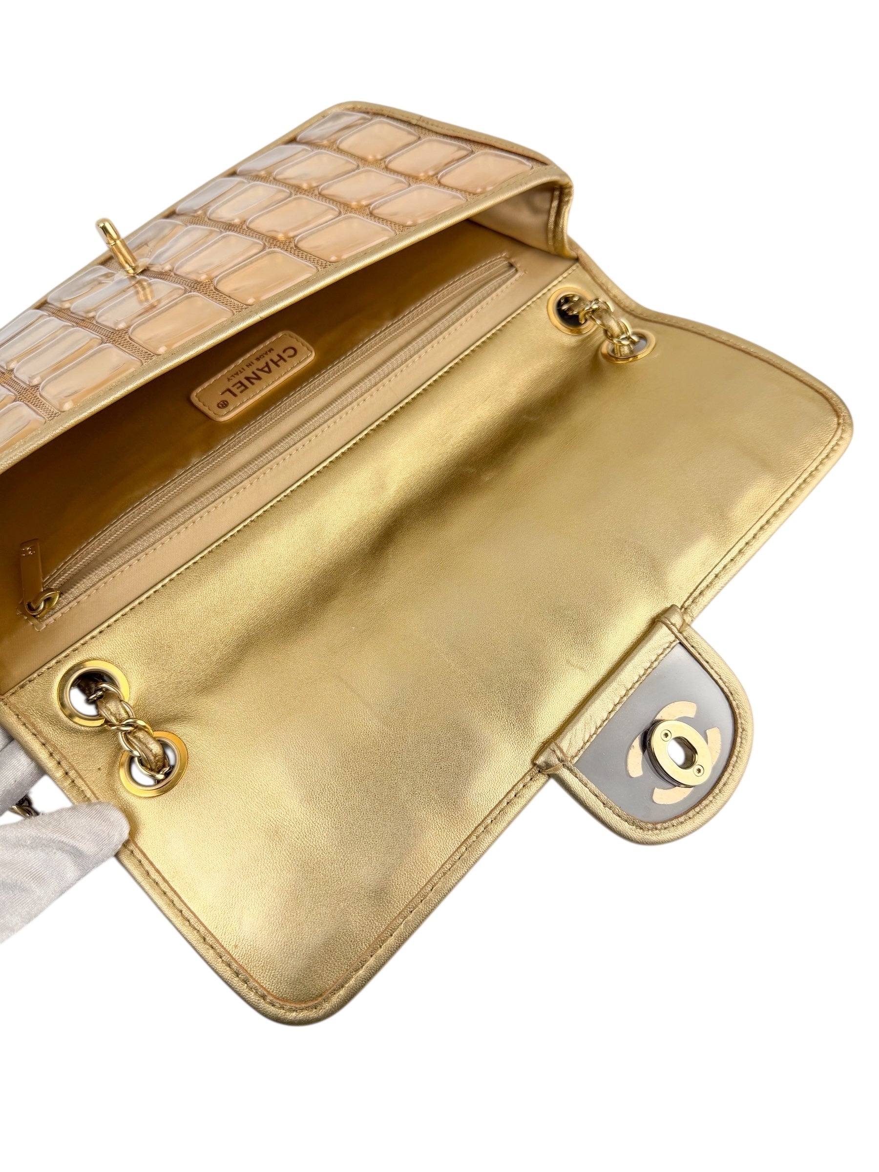 ice-cube-flap-bag-quilted-vinyl-12