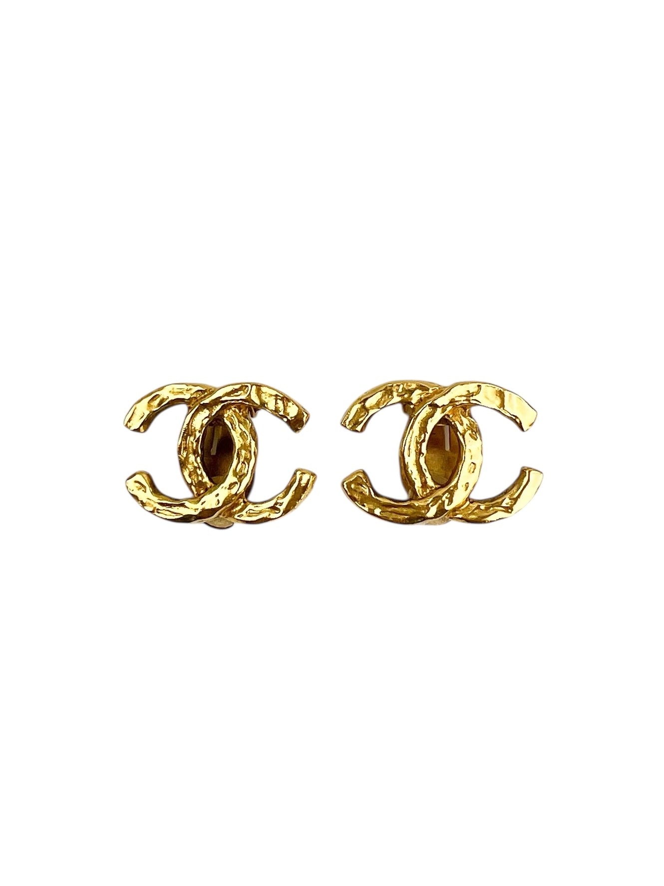 chanel-24k-gold-cc-logo-vintage-clip-on-earrings-0