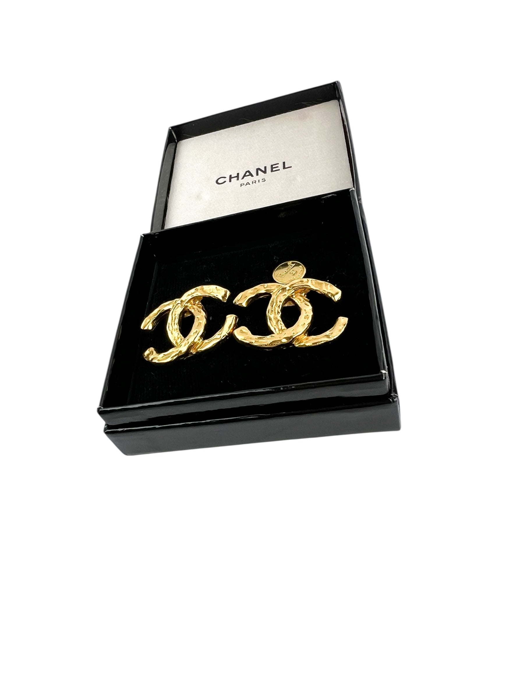 chanel-24k-gold-cc-logo-vintage-clip-on-earrings-4