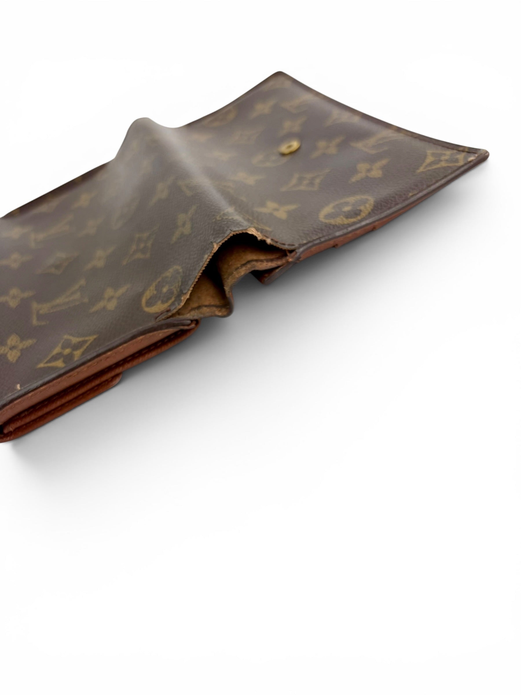 louis-vuitton-monogram-sarah-wallet-10
