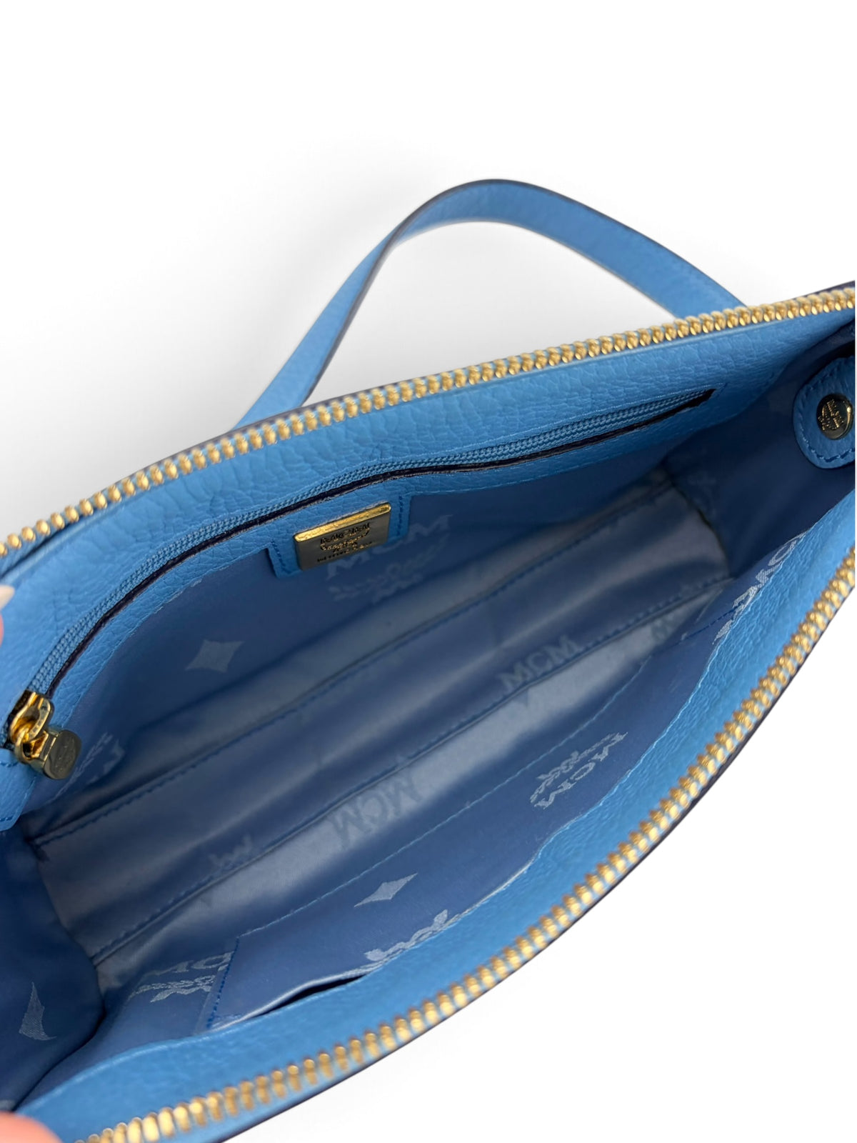 mcm-blue-leather-shoulder-bag-7