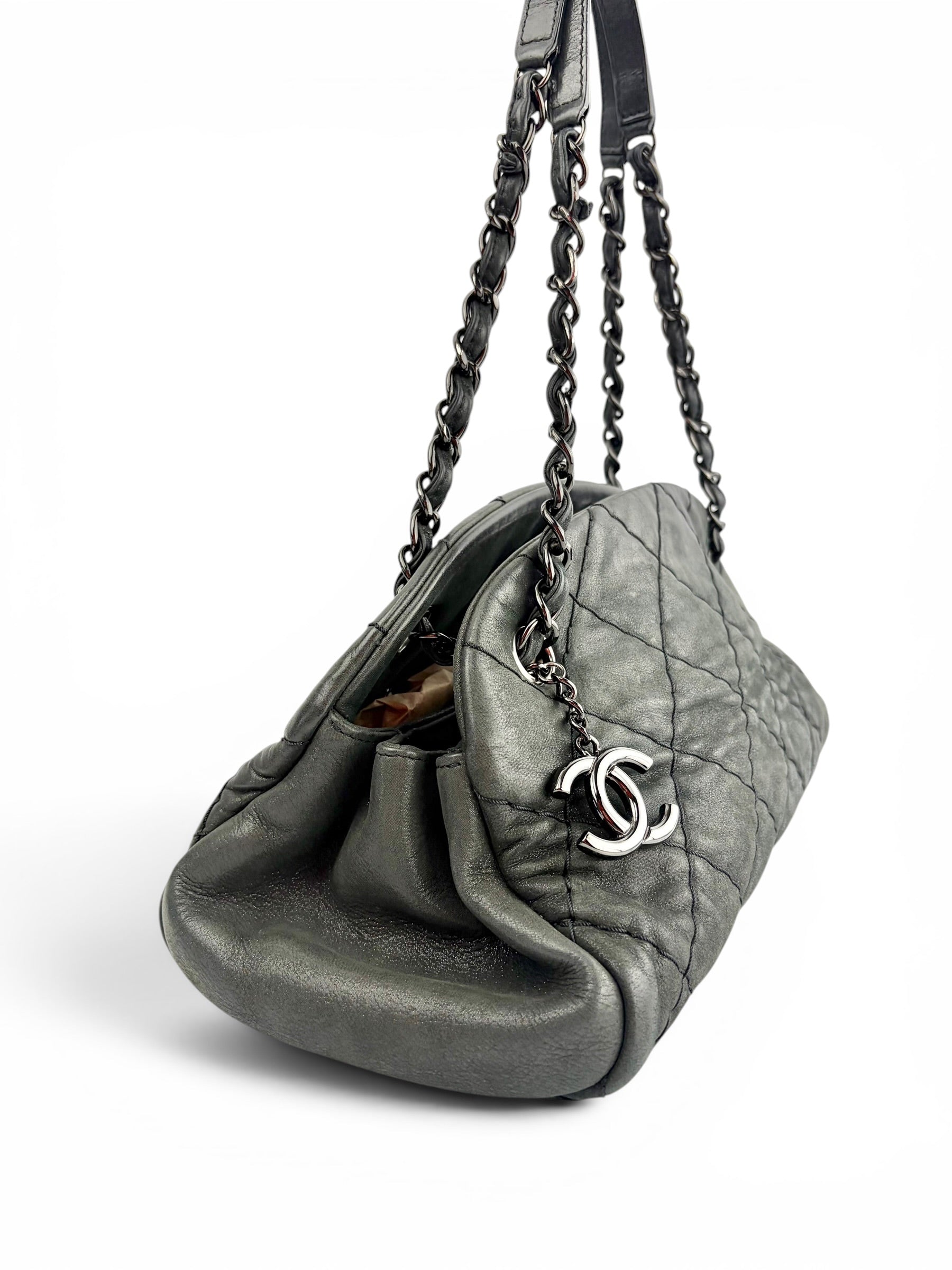 chanel-mademoiselle-east-west-iridescent-coated-sheen-black-hardware--1