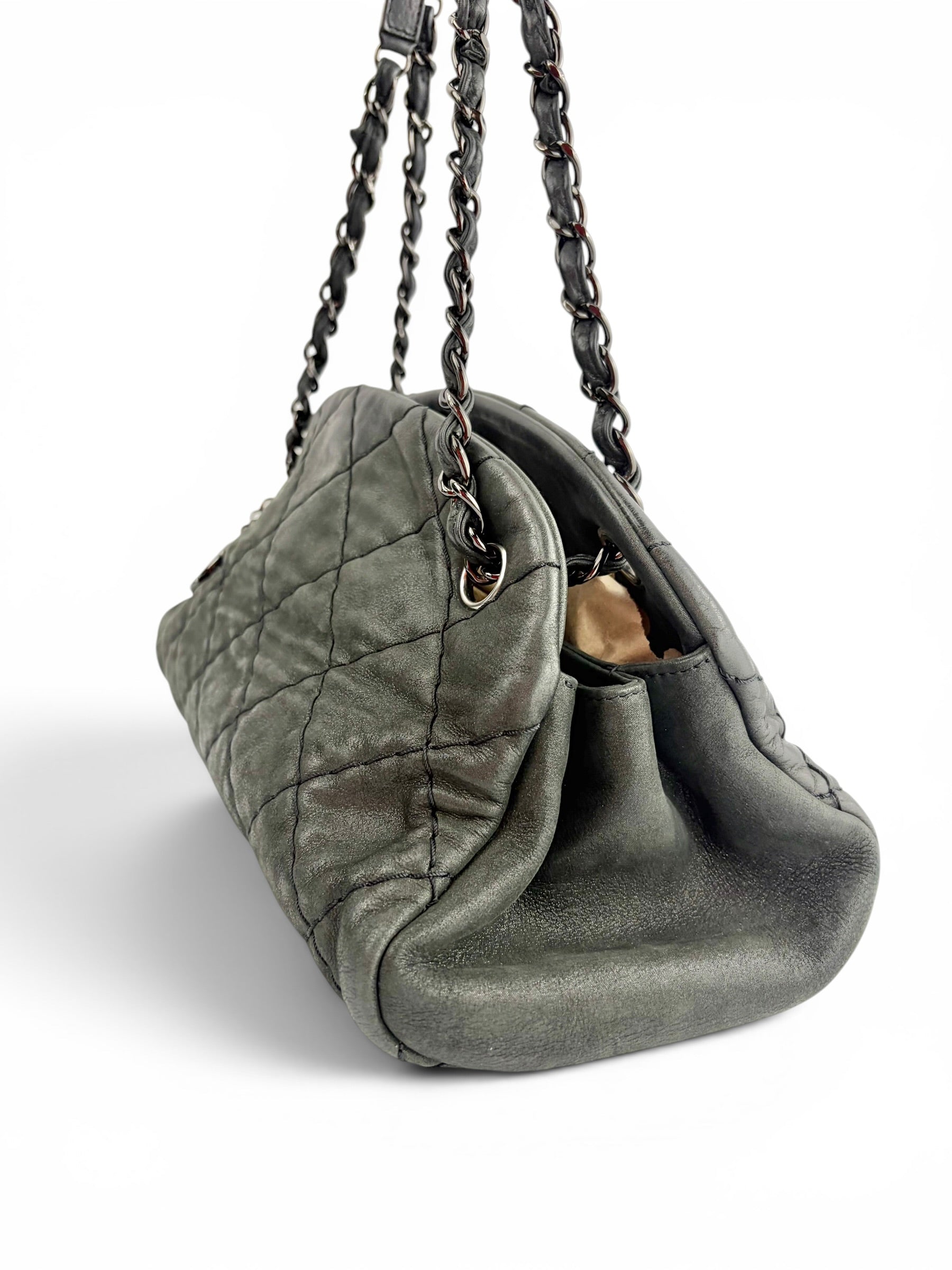 chanel-mademoiselle-east-west-iridescent-coated-sheen-black-hardware--3