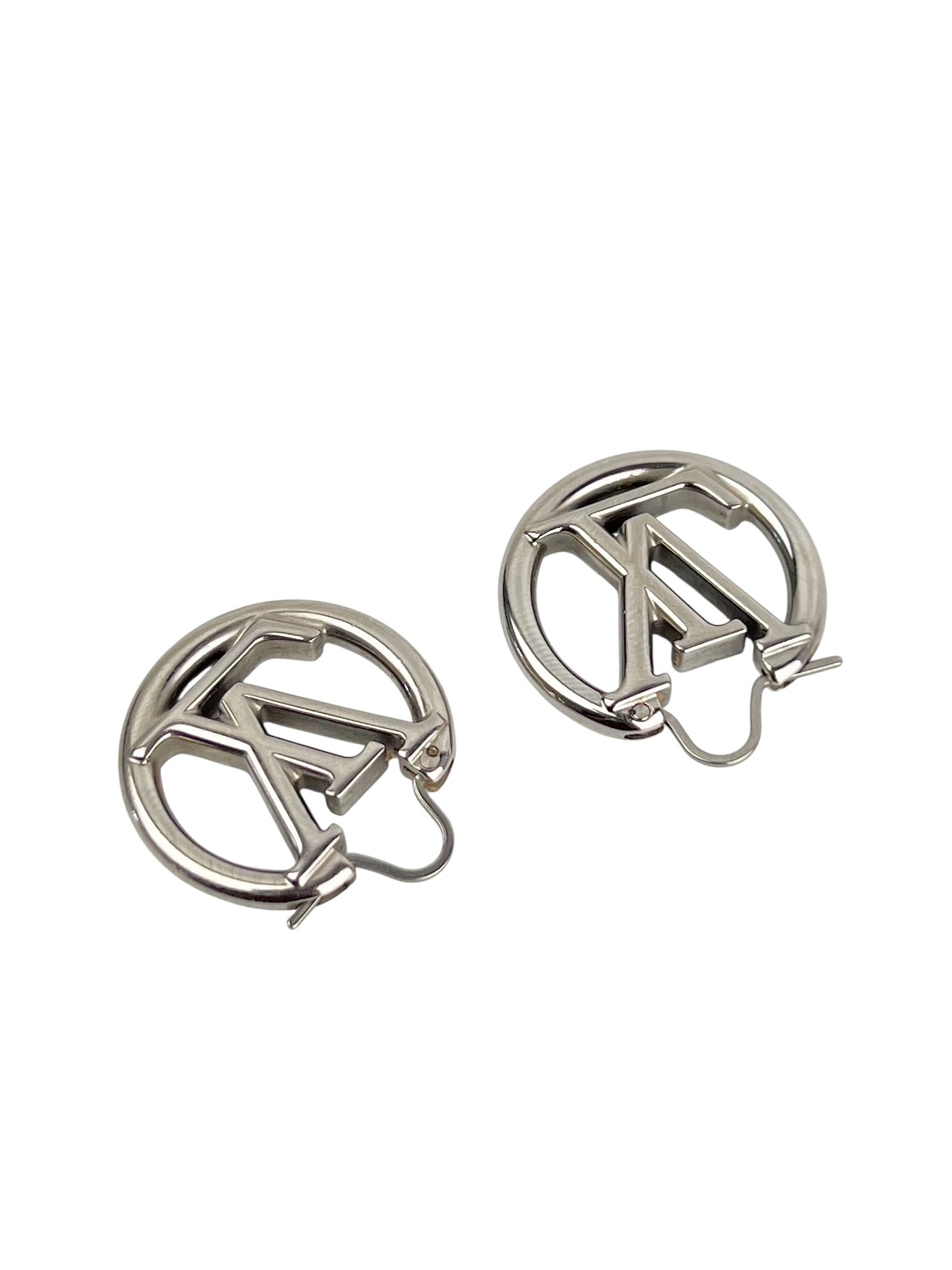 louis-vuitton-louise-hoop-earrings-3