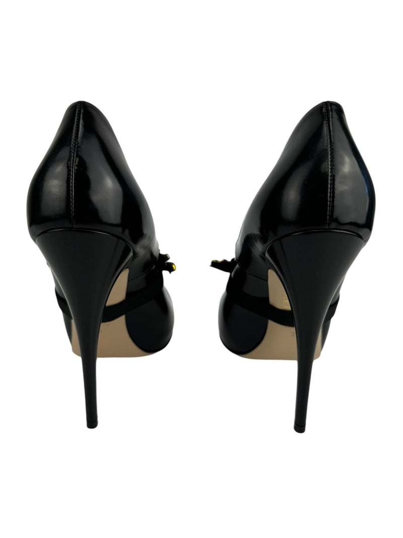 Gucci Black Leather Elaisa Pump w/ Bumble Bee Applique