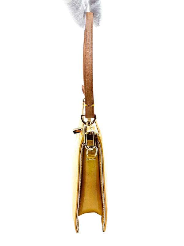 Louis Vuitton Beige Vernis Lexington Pochette