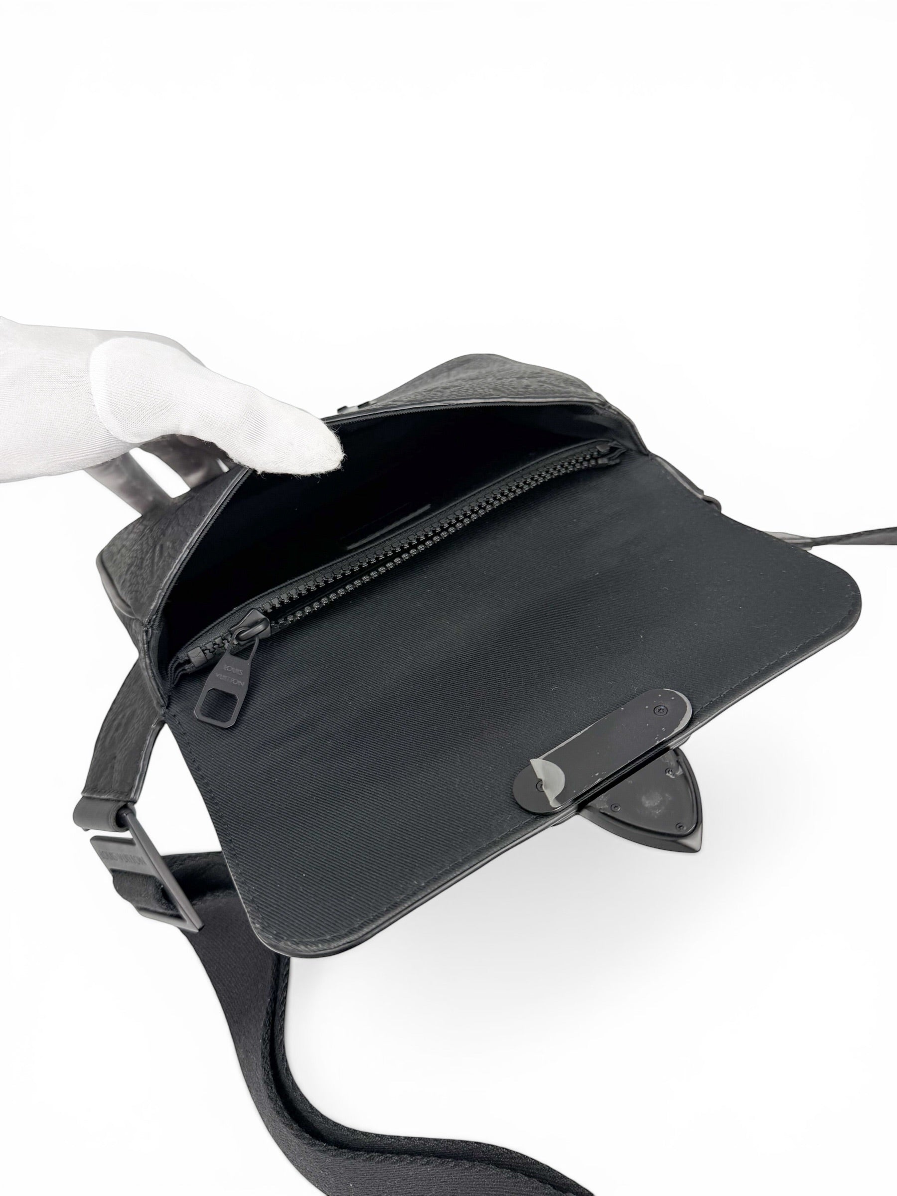 Louis Vuitton Black Empriente Leather S Lock Sling Bag