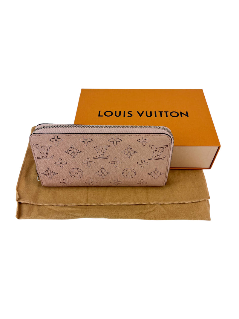 Louis Vuitton Soft Pink Calfskin Mahina Long Wallet (FULL SET) – Season 2  Consign